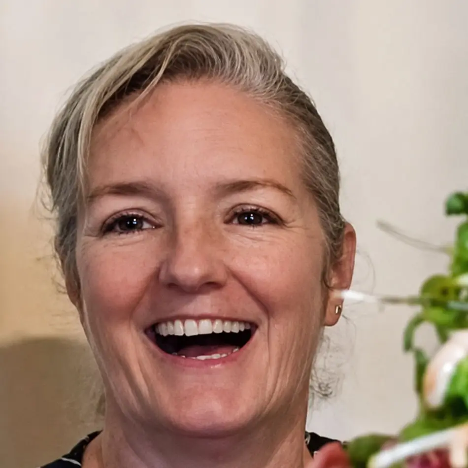 Julia Lovely – Registered Dietician